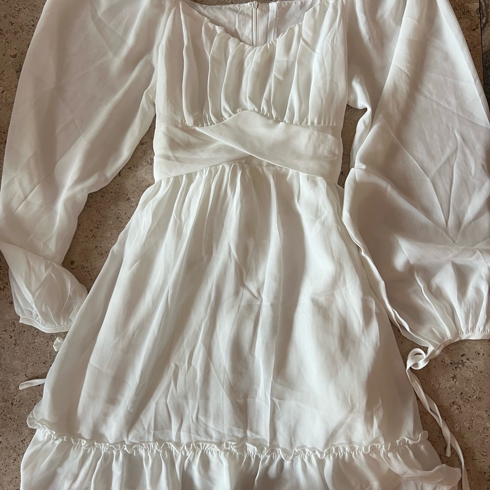 Elegant White Long Sleeve Dress